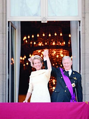 Philippe ascends throne of divided Belgium