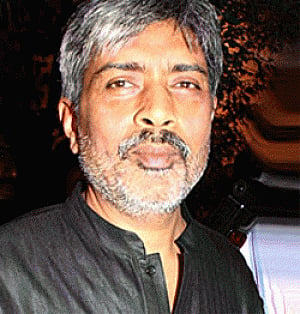 Special screening of 'Satyagraha' for Anna Hazare team?