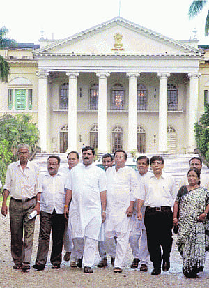 3 killed in clashes ahead of final phase in Bengal