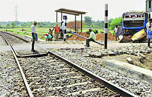 Road Ministry to replace 240 rail crossings with road over bridges