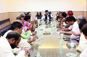 Gadkari holds Delhi BJP pre-poll meeting