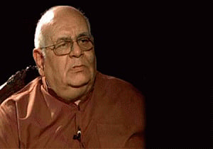Arun Nehru cremated, Priyanka's son lights the pyre