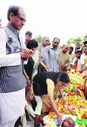 last rites of martyr  Mardaniya performed with full State honours