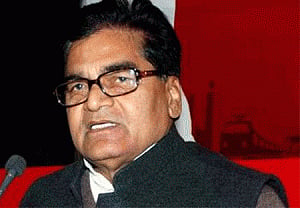 Centre free to withdraw IAS officers from UP:SP on Durga issue