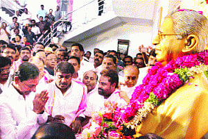 A week on, Andhra yet to pick up the pieces