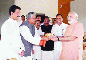 K'taka ex-CMs meet  Modi over areca nut
