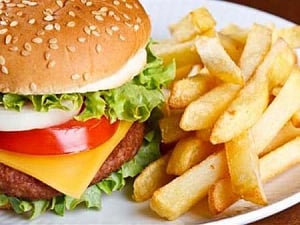 How poor sleep ups junk food craving