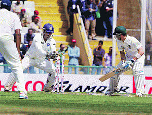 Aussies rise to fall