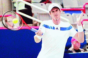 Murray starts with winning ways
