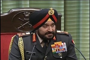Army Chief pulls up formation commanders along loC