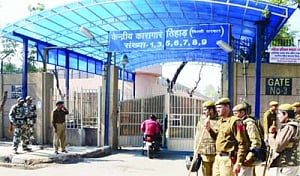 Two hurt in Tihar gang war, 4 arrested