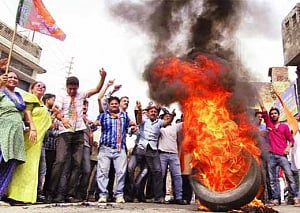 Kishtwar mob runs riot