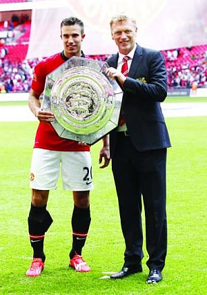 Moyes wins 1st Man United trophy