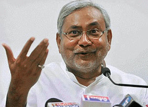 Nitish takes dig at Modi for trumpeting on Gujarat model