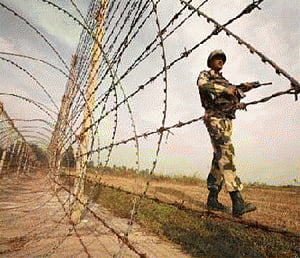 Pak troops fire on Indian posts in Mendhar, Hamirpur