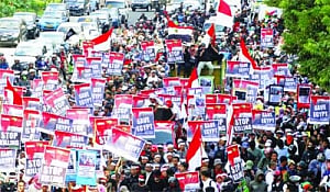 'Friday of anger' turns violent, 50 dead in Cairo