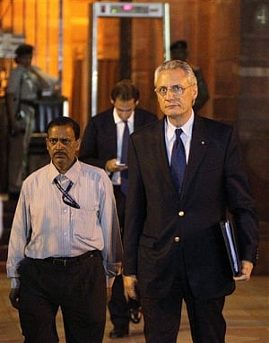 SC asks Italian envoy not to leave India till further orders
