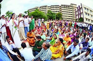 Vijayalakshmi begins indefinite fast