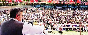 Omar trains guns on Mufti