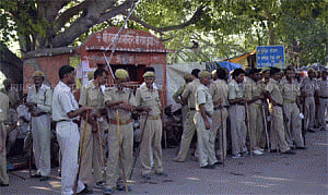 VHP inaugurates yatra, 500 activists arrested in UP
