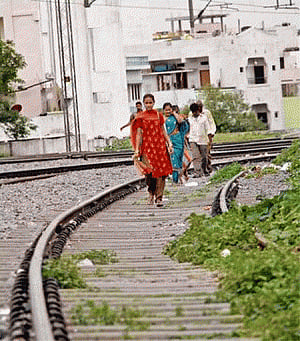 ECR to intensify drive against people walking on Rly tracks