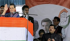 Probe 'atrocities' on Sri lankan Tamils: Sonia
