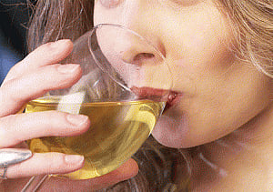 Young women who drink alcohol at greater risk of breast cancer