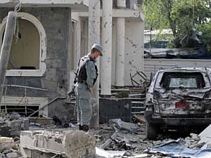 Two policemen injured in Kashmir blast