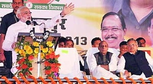 Dethrone arrogant Cong, it has ruined India: Modi