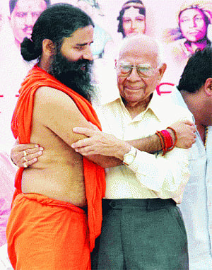 Ramdev slams Centre for 'deliberately' sleeping over rampant corruption