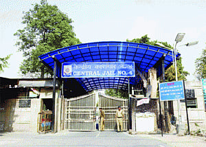 Drugs, mobiles abound at Tihar