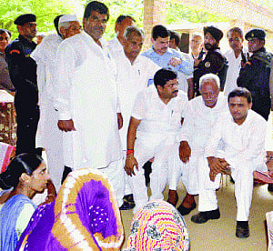 UP CM faces black flags