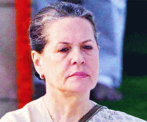 Sonia to buy peace in Kerala