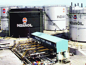 Govt to move ahead with IOC stake sale in November