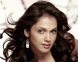 Eesha Koppikar finds Marathi debut 'challenging'