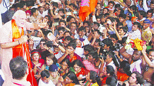 Vote for change, to make India shine: Modi