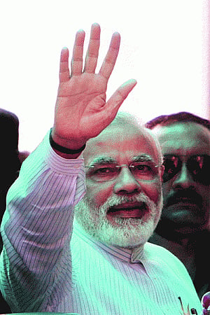 Modi takes stock of  lS seats in Gujarat