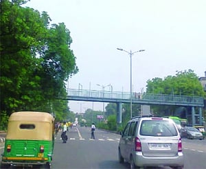 FoB near Jangpura Metro bridges long-awaited gap