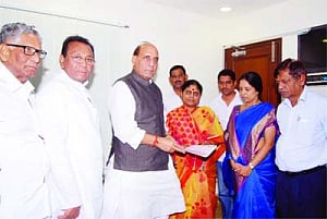 YSR knocks on BJP's door for united Andhra