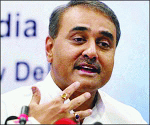 Praful questions barring of PSUs from IAF bidding