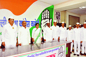Cong swamped with ticket requests