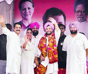 After public snub,  Rahul showers  public praise on PM