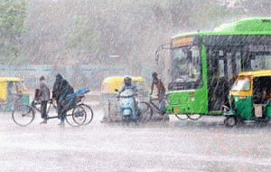 Heavy rains lash capital, traffic jams in several areas