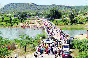 BJP, Cong at loggerheads over pilgrims' death