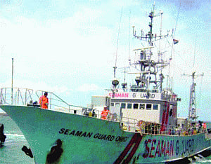 Suspect US ship, crew  & passengers detained