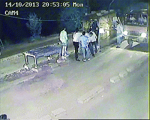 Armed men assault toll plaza worker, loot Rs 1.85l