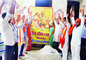 Security tightened in Ayodhya, SMSs banned over VHP's yatra