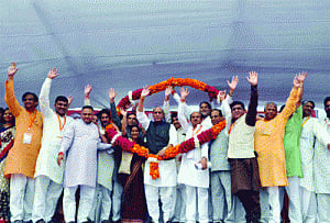 Rajnath attacks Cong for marketing poverty