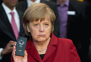 Obama calls Merkel, says not monitoring her cellphone