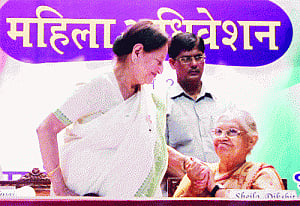 CM asks Cong leaders to unite